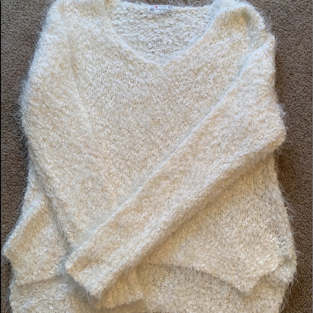 White Sweater. Size Lagre
